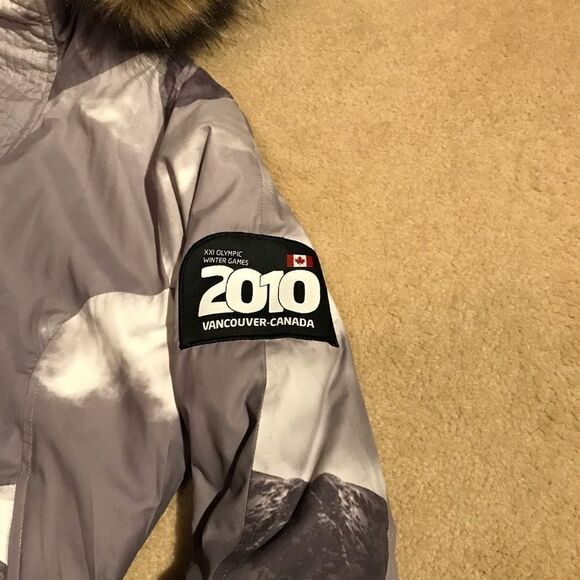 Aritzia winter jacket - new with tags - Picture 6 of 7